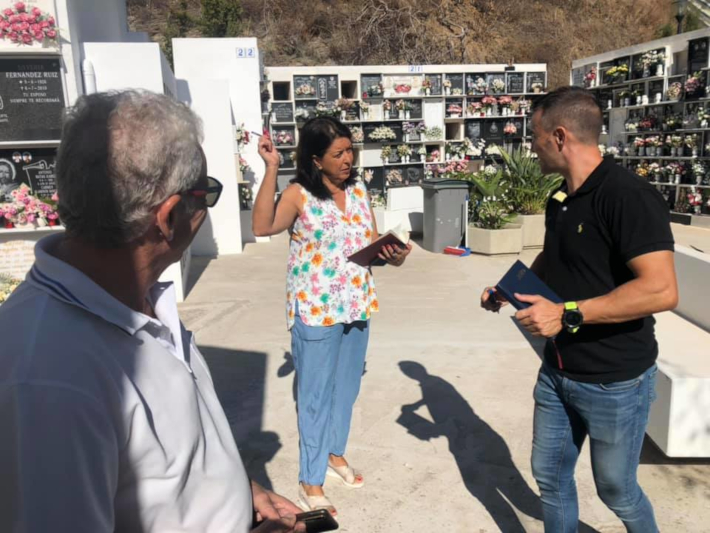 La nueva empresa concesionaria de Mantenimiento en Almuñécar realiza mejoras en el cementerio y estudia impermeabilizar los pabellones